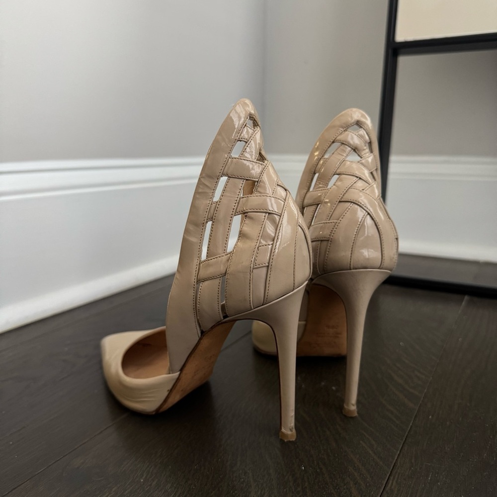 Nude Pumps